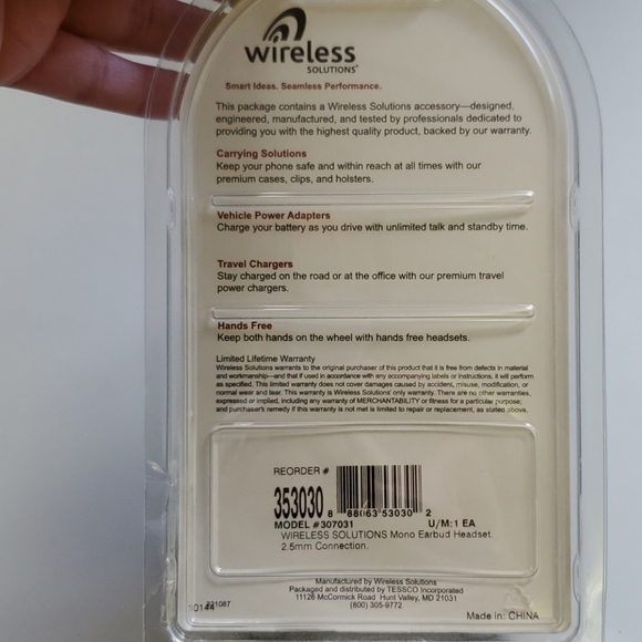 NWT Mono Earbud Headset - Picture 3 of 3